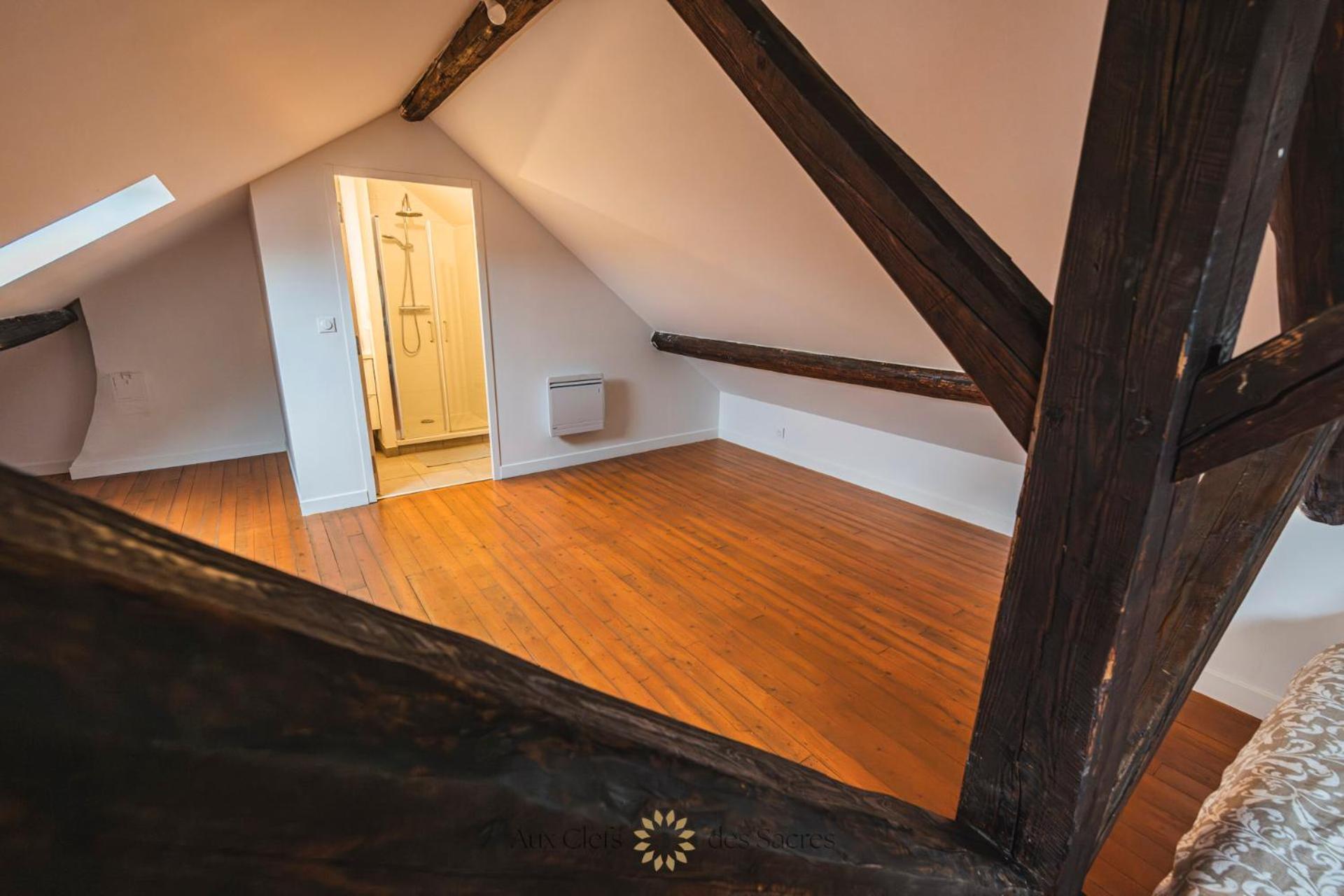 l'Hôtel des Ventes Reims Chativesle Exterior foto